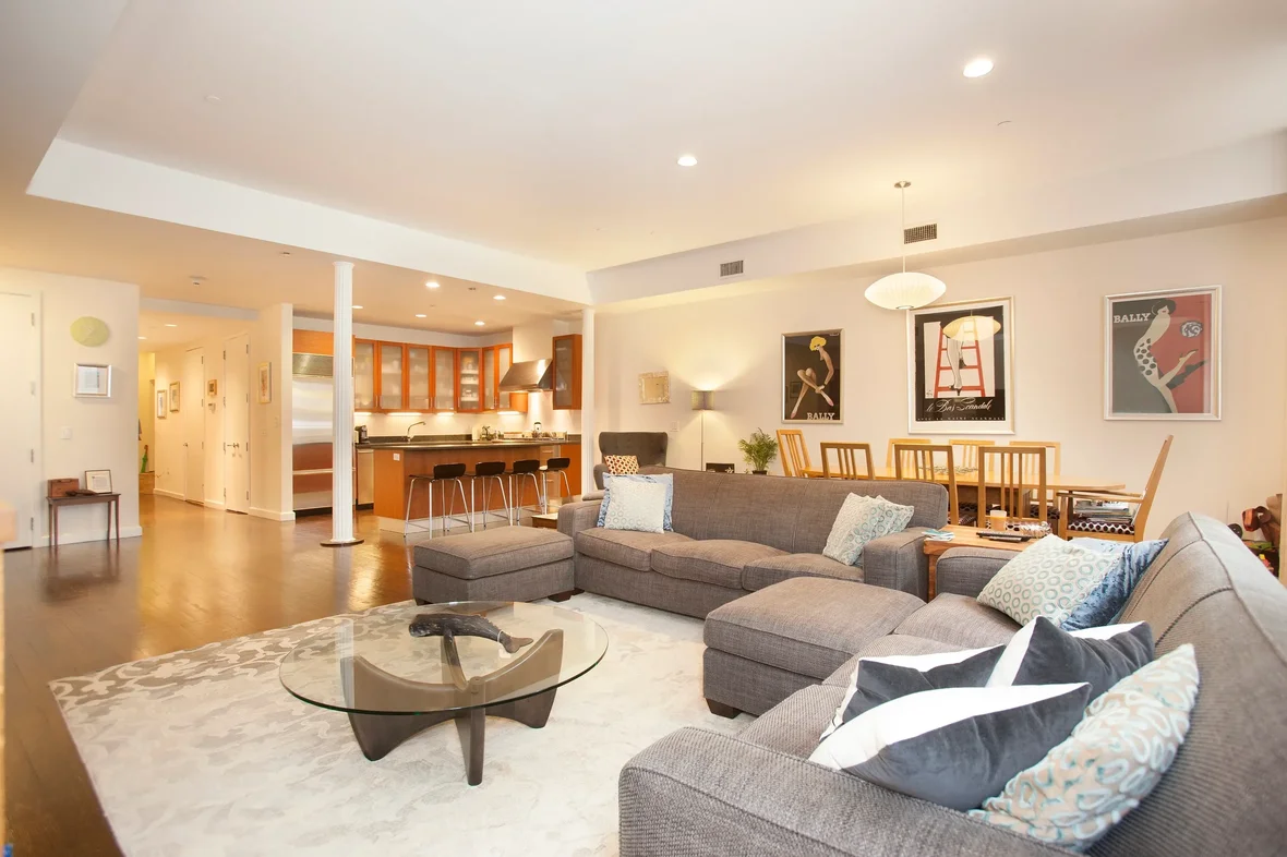 Listing photo 1 of 7