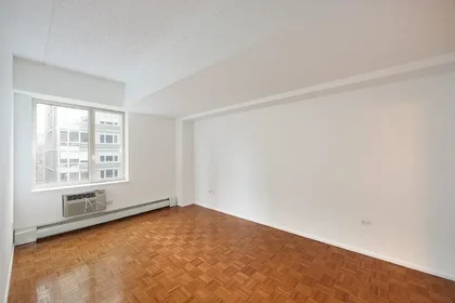 Listing photo 1 of 6