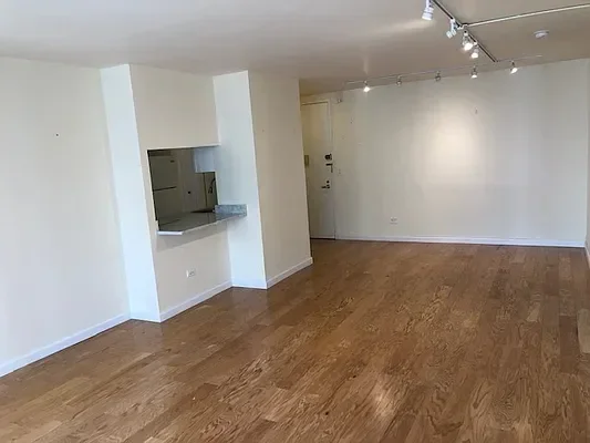 Listing photo 1 of 6