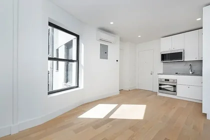 Listing photo 1 of 4