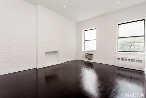 Listing photo 1 of 7