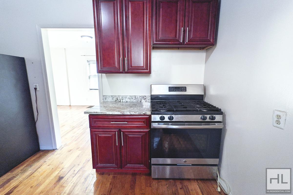 Listing photo 1 of 6