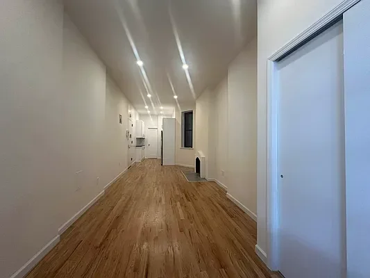 Listing photo 1 of 3