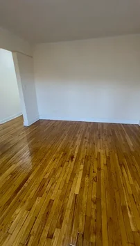 Listing photo 1 of 4