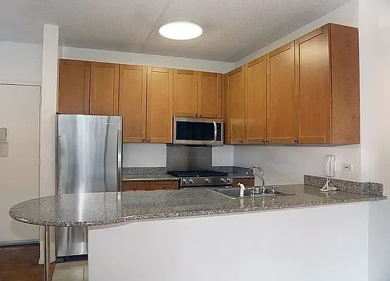 Listing photo 1 of 8