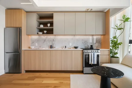 Listing photo 1 of 8