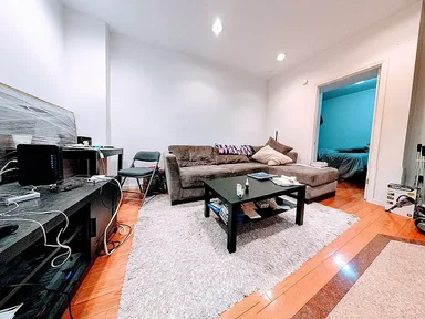 Listing photo 1 of 4