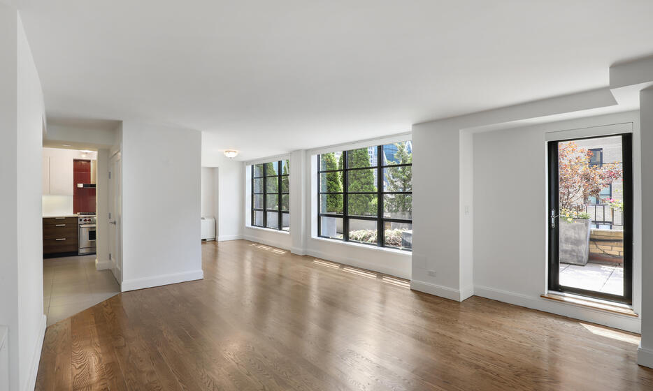 Listing photo 1 of 18