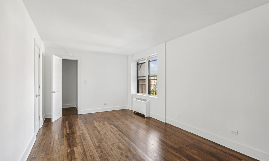 Listing photo 1 of 4