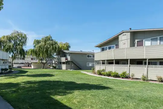 Listing photo 1 of 5