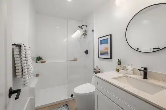 Listing photo 1 of 5