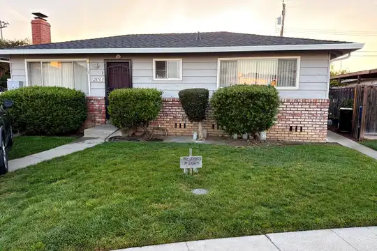 Listing photo 1 of 5
