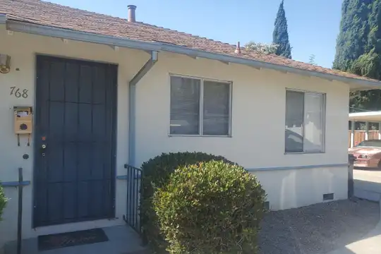 Listing photo 1 of 5