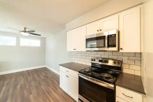 Listing photo 1 of 5