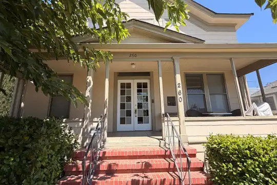 Listing photo 1 of 5
