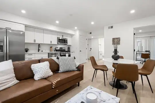 Listing photo 1 of 5