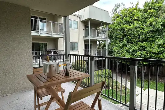 Listing photo 1 of 5