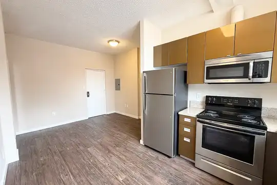 Listing photo 1 of 5