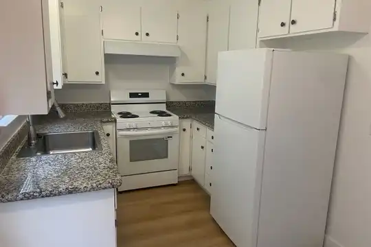 Listing photo 1 of 5