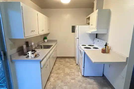 Listing photo 1 of 5