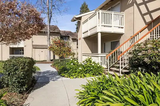 Listing photo 1 of 5