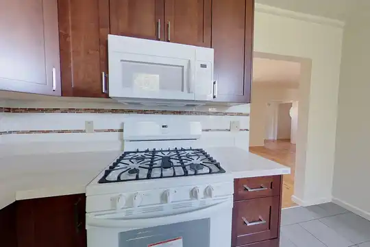 Listing photo 1 of 5
