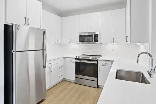 Listing photo 1 of 5
