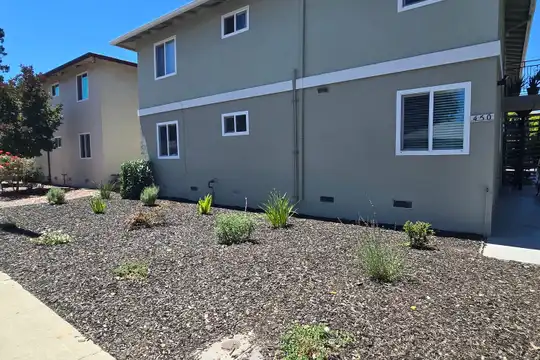 Listing photo 1 of 5