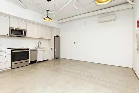 Listing photo 1 of 5