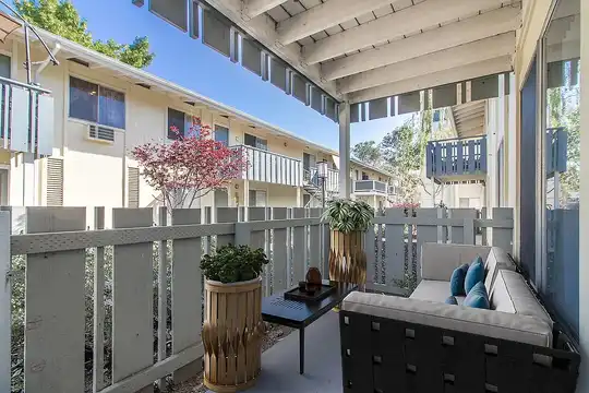 Listing photo 1 of 5
