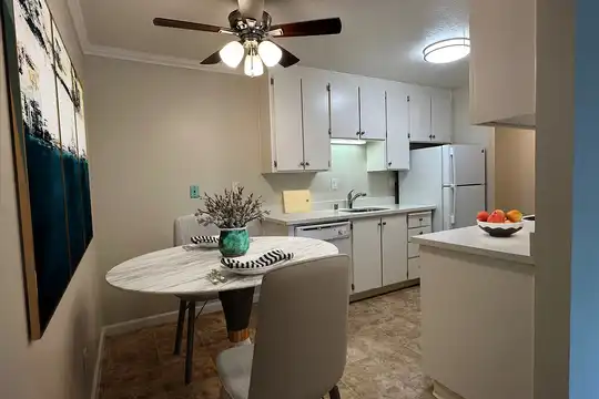 Listing photo 1 of 5