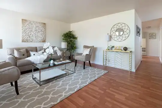 Listing photo 1 of 5