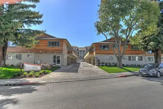 Listing photo 1 of 5