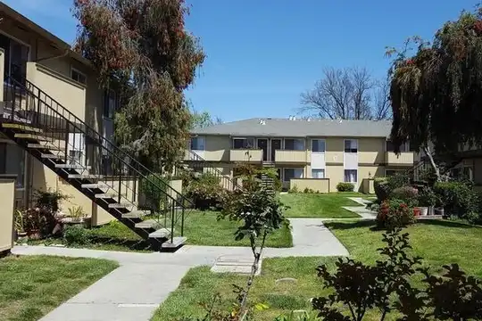 Listing photo 1 of 5