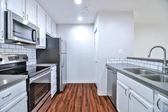 Listing photo 1 of 5
