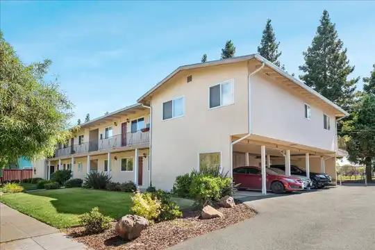 Listing photo 1 of 5