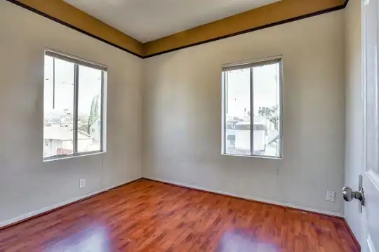 Listing photo 1 of 5