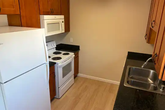 Listing photo 1 of 5