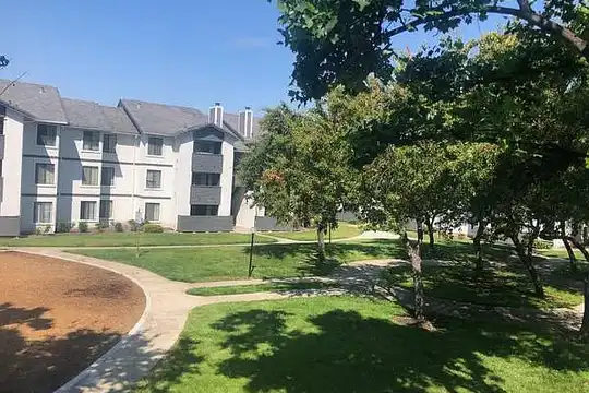 Listing photo 1 of 5