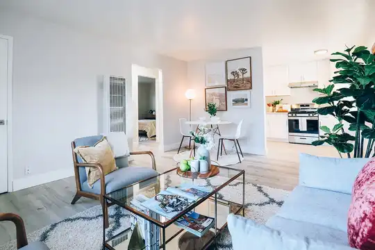 Listing photo 1 of 5
