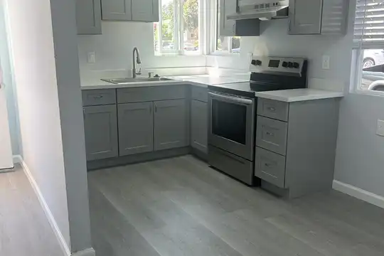 Listing photo 1 of 5