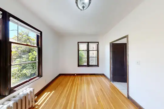Listing photo 1 of 5