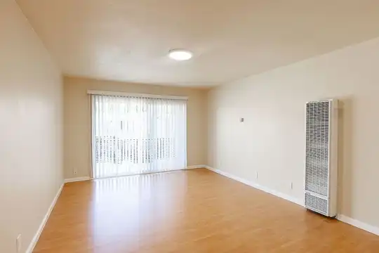 Listing photo 1 of 5