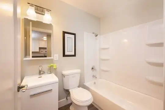 Listing photo 1 of 5