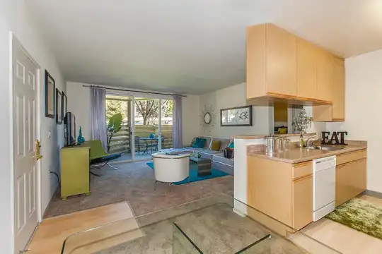 Listing photo 1 of 5