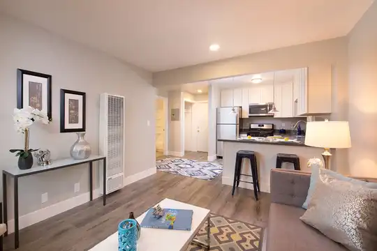 Listing photo 1 of 5