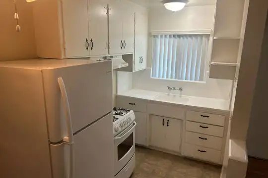 Listing photo 1 of 4