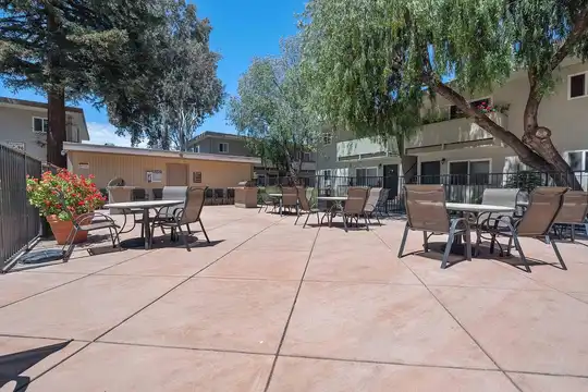 Listing photo 1 of 5