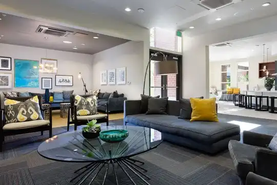 Listing photo 1 of 5