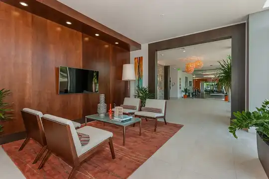 Listing photo 1 of 5
